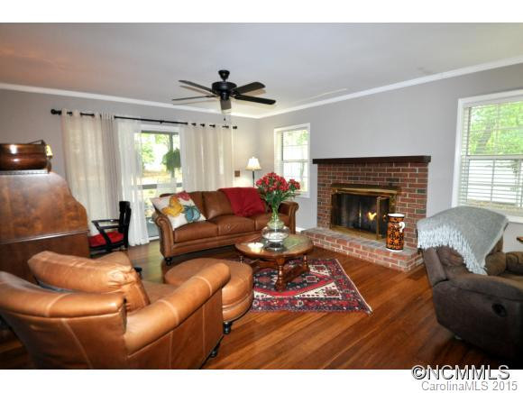 221 Hampton Ct - Photo 3