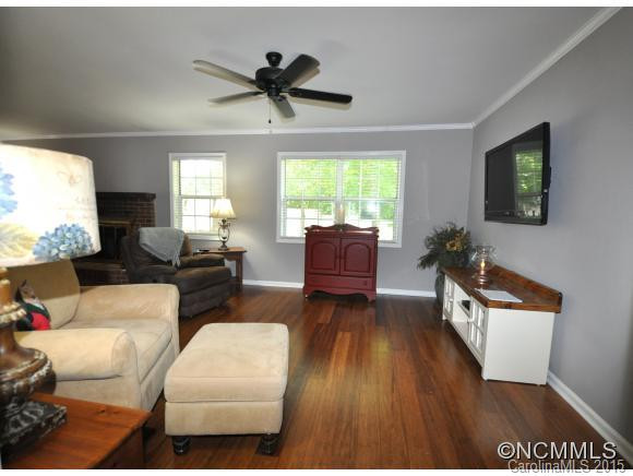 221 Hampton Ct - Photo 4