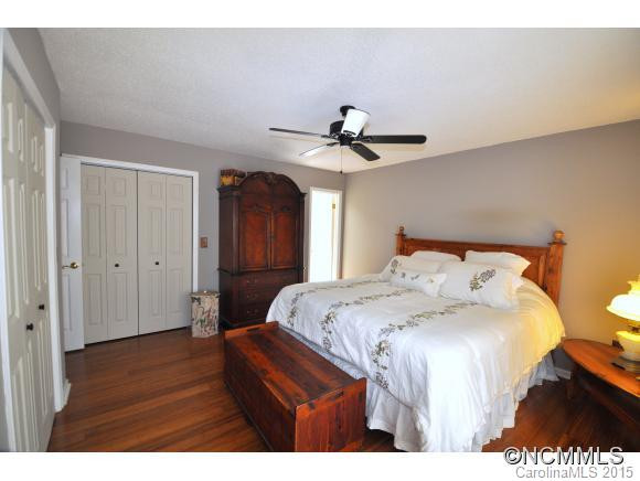 221 Hampton Ct - Photo 9