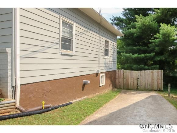 862 Haywood Road - Photo 16