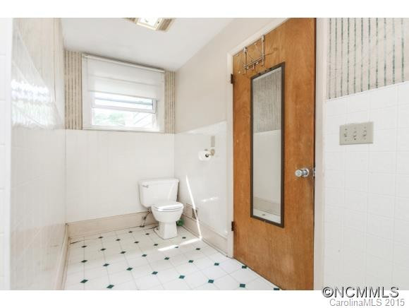 862 Haywood Road - Photo 7