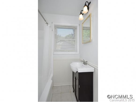 11 OVERLOOK COURT - Photo 8