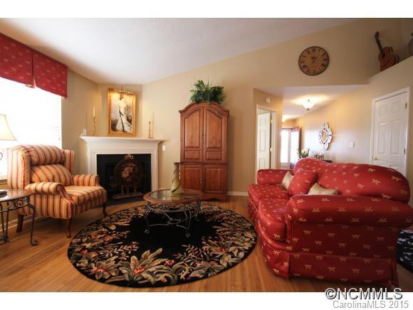 88 East Danbury Lane - Photo 2