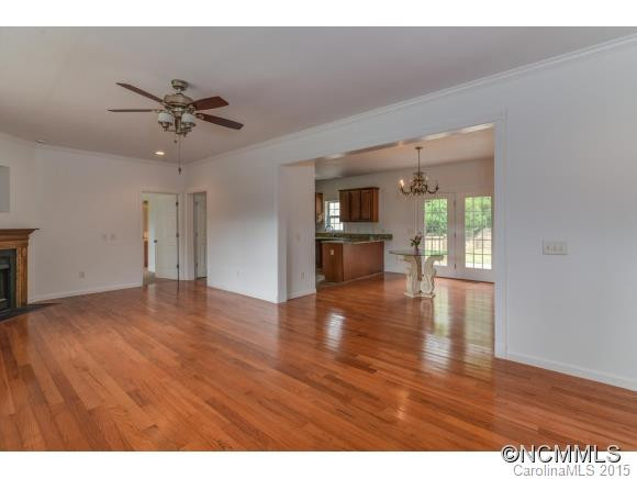 101 W College Street - Photo 3