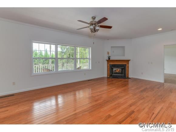 101 W College Street - Photo 4