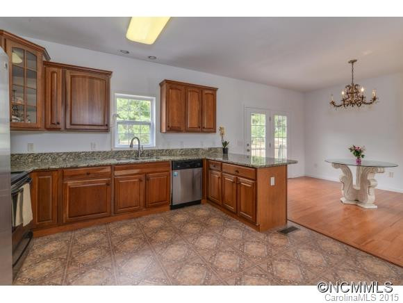 101 W College Street - Photo 5