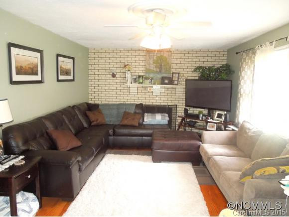 404 HILLCREST CIRCLE - Photo 2