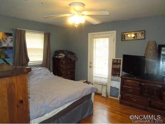 404 HILLCREST CIRCLE - Photo 6