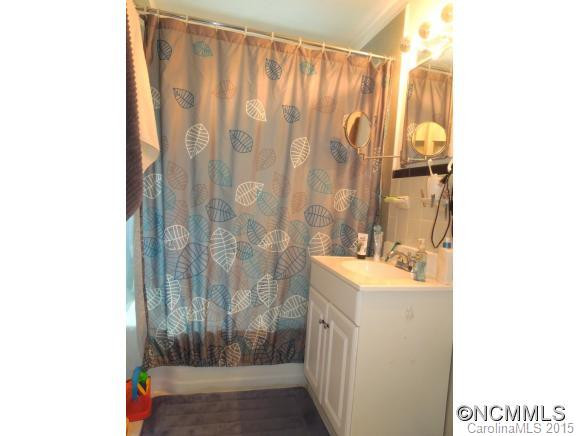 404 HILLCREST CIRCLE - Photo 8