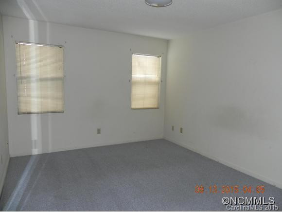1003 Abbey Circle - Photo 9