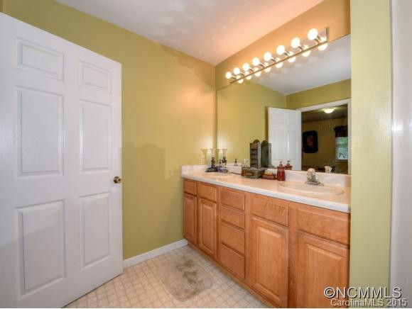 53 GARDEN Court - Photo 13