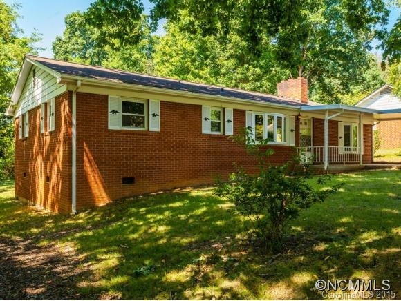 105 Dellwood Ave - Photo 2