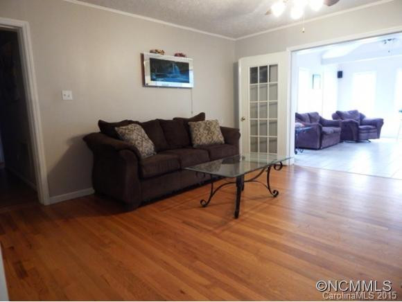 215 GREEN MEADOW LANE - Photo 5
