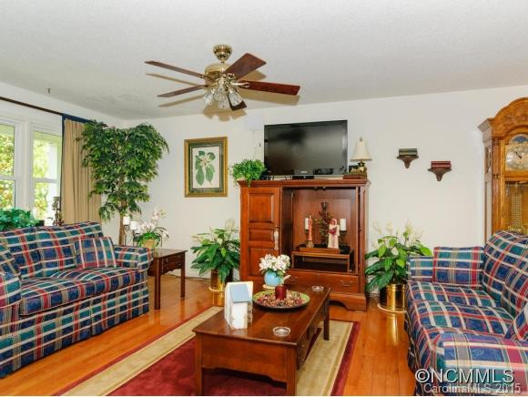 7 Fox Hollow Court - Photo 5