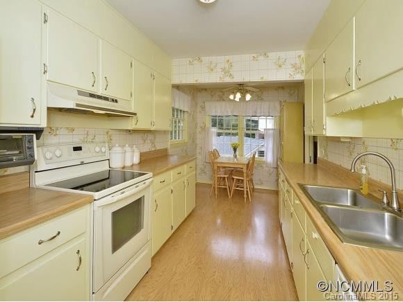 139 BURKE STREET - Photo 8