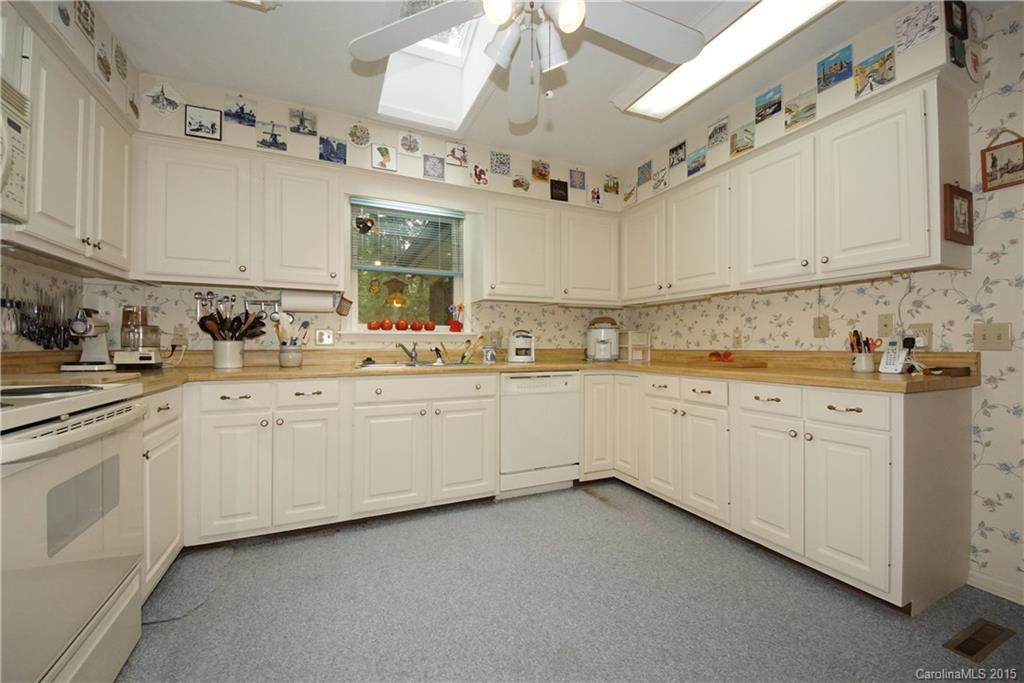 235 PARK LANE - Photo 10