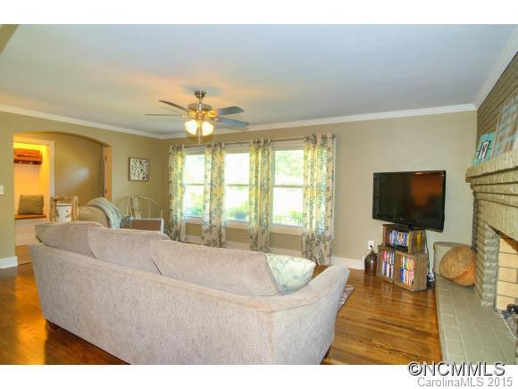 495 SHELTON STREET - Photo 5