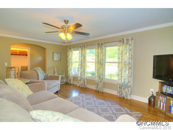 495 SHELTON STREET - Photo 6