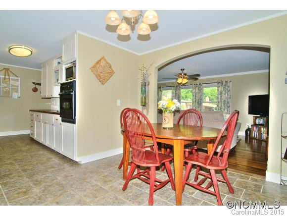 495 SHELTON STREET - Photo 8