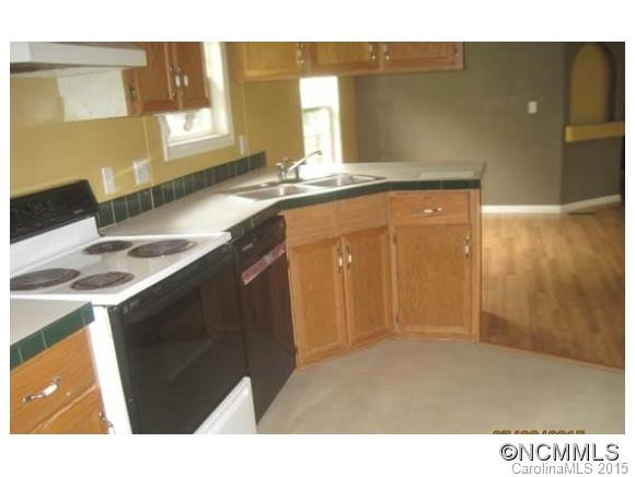 221 Halsbury Ave - Photo 3