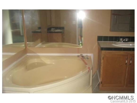 221 Halsbury Ave - Photo 6