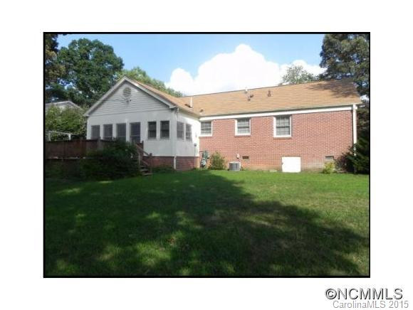204 Summerglen Drive - Photo 2