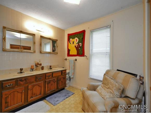 245 RIDDLE ROAD - Photo 9