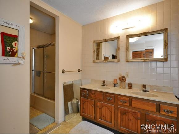 245 RIDDLE ROAD - Photo 10