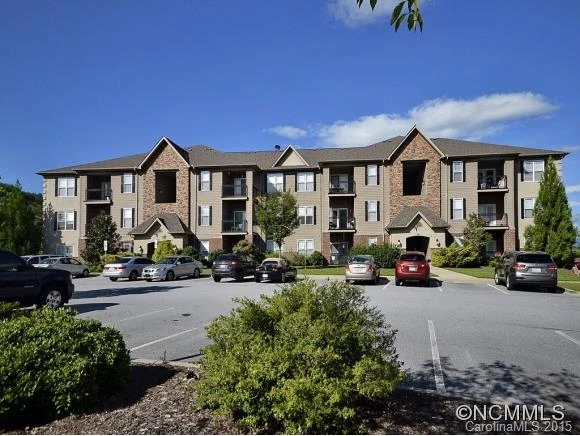 181 BRICKTON VILLAGE CR #306