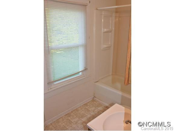 526 POORS FORD ROAD - Photo 10