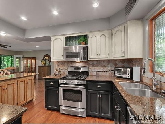 725 GREENWOOD DRIVE - Photo 9