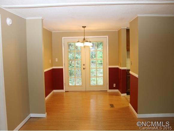 243 Montgomery Place - Photo 3