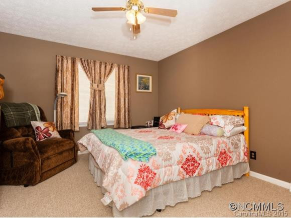 403 Crest Road - Photo 13