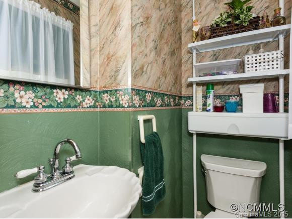 403 Crest Road - Photo 14