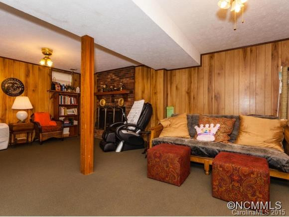 403 Crest Road - Photo 16