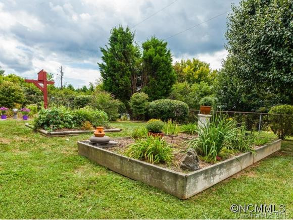 403 Crest Road - Photo 23