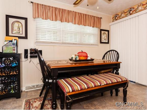 403 Crest Road - Photo 7