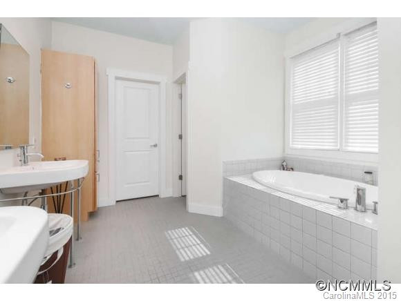 83 Oak Hollow Drive - Photo 9
