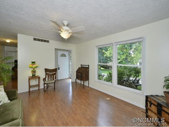 289 Foxcroft Drive - Photo 3