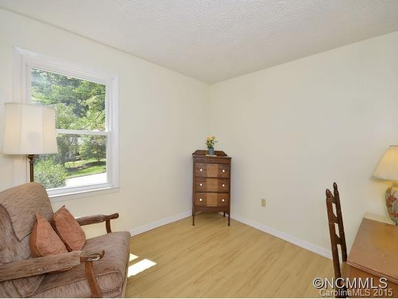 289 Foxcroft Drive - Photo 6