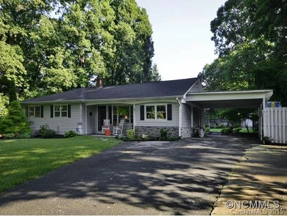422 Hillcrest Circle