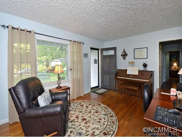 422 Hillcrest Circle - Photo 2
