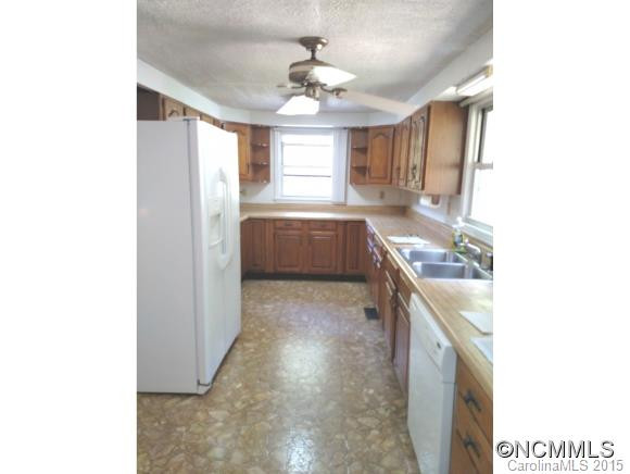 5995 Howard Gap Road - Photo 14