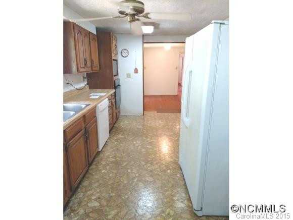 5995 Howard Gap Road - Photo 15
