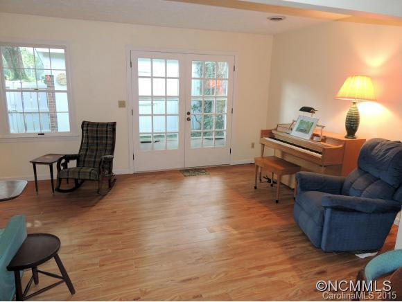 1409 B4 Kensington Court - Photo 4
