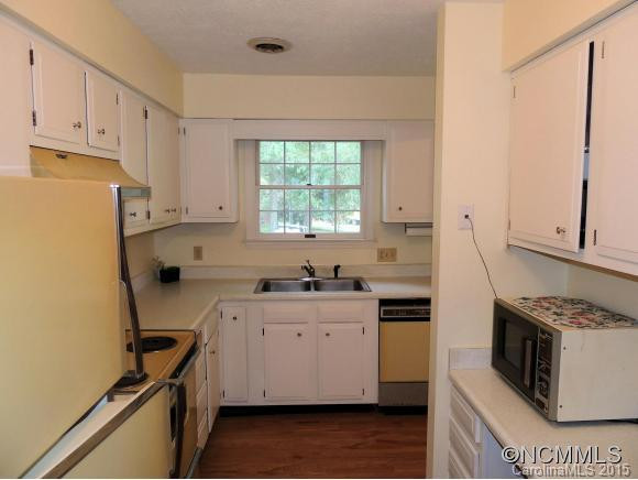 1409 B4 Kensington Court - Photo 6
