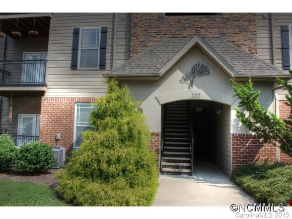 202 Brickton Village Cir, Unit 105