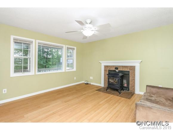 320 Mountain Crest - Photo 2