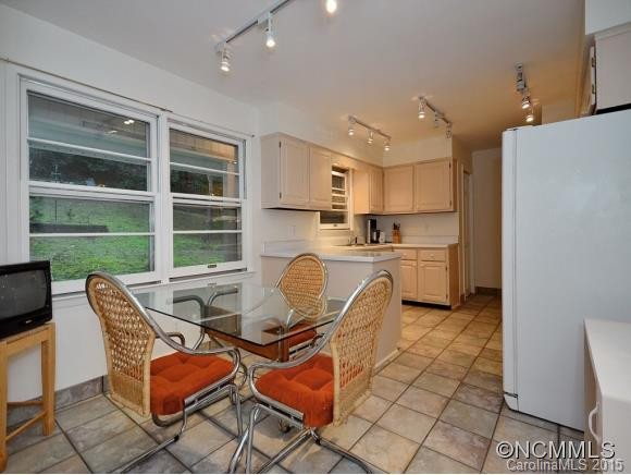 1591 Campbell Drive - Photo 4