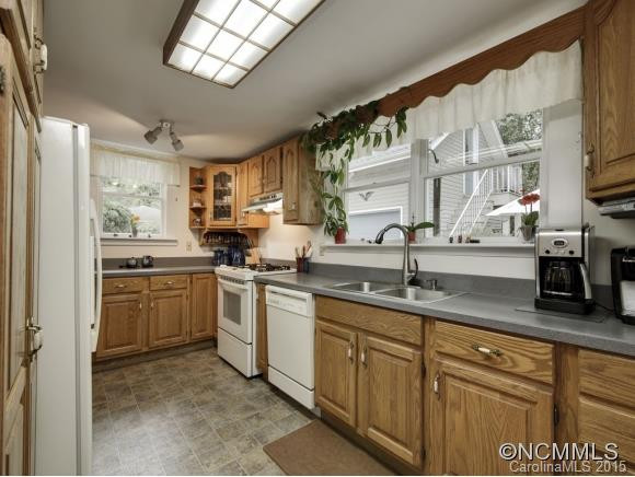 1621 Ridgewood Boulevard - Photo 5